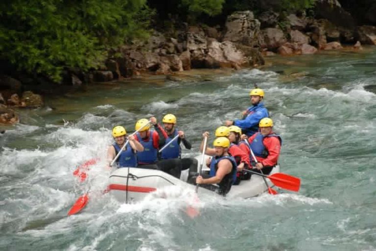 Ekipa na raftingu